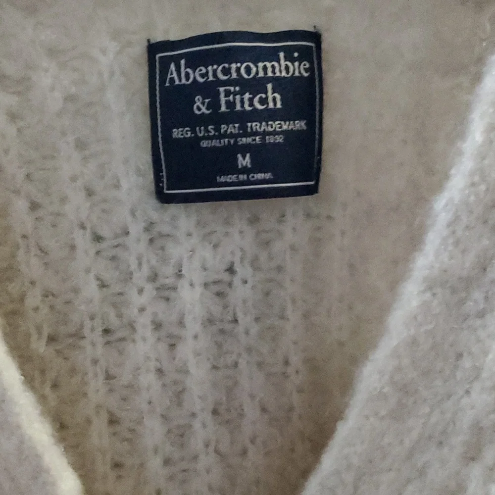 Abercrombie vintage oversized cropped cardigan. Size M - Picture 2 of 4